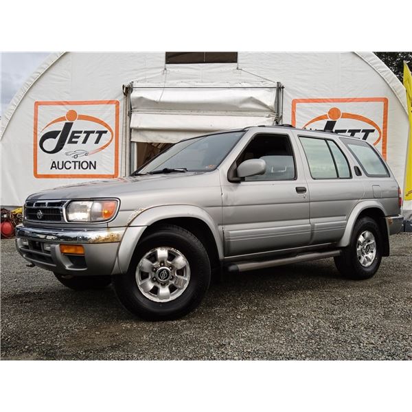 F2 --  1999 NISSAN PATHFINDER LE 4X4 , Grey, 361115 KM