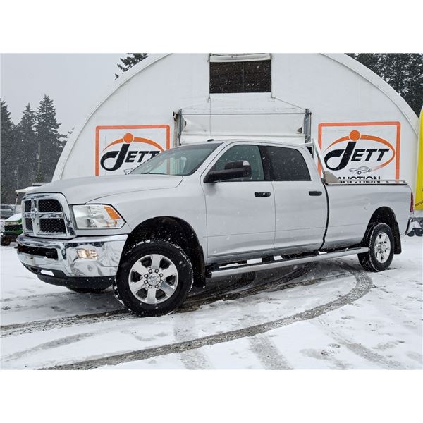 C6E --  2014 DOGE RAM 3500 SLT CREW CAB 4X4, Grey, 192,625 KM