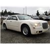 Image 8 : A12A --  2005 CHRYLSER 300 TOURING, White, 231717 KM