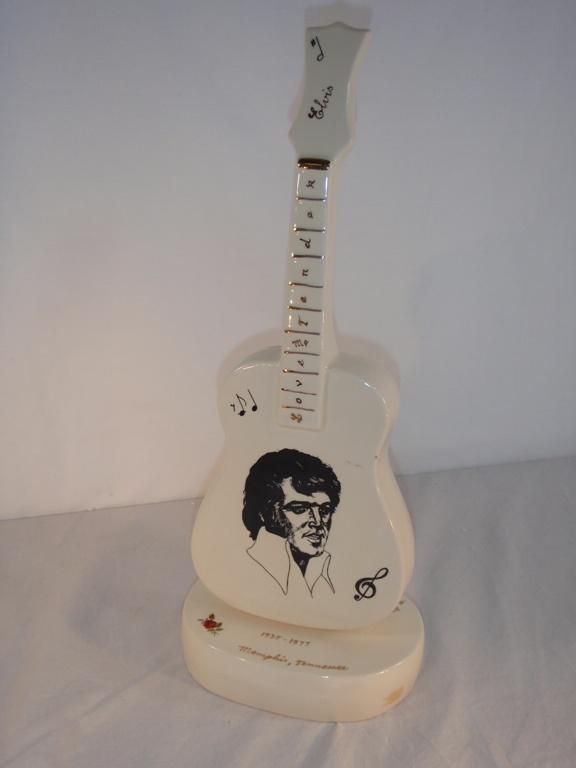 Beautiful Elvis Love me Tender Ceramic Guitar Gold Accents Music box 1988
