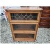 Image 1 : 3 Shelf glass cabinet