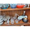 Image 7 : Lot of Glassware & Collectibles