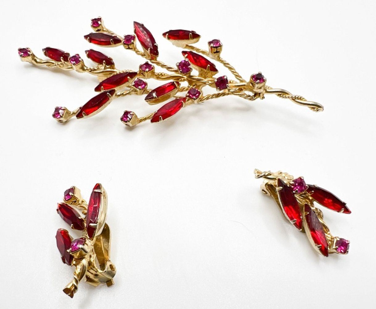 AMAZING RUBY RED BROOCH SET