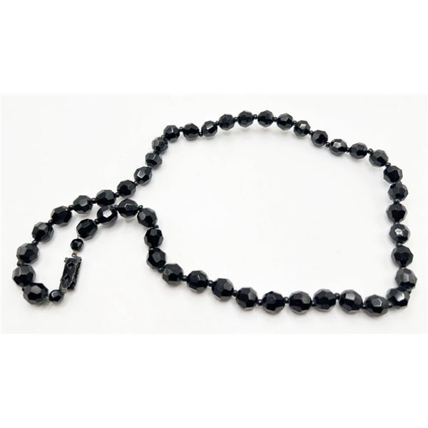 BLACK GLASS NECKLACE