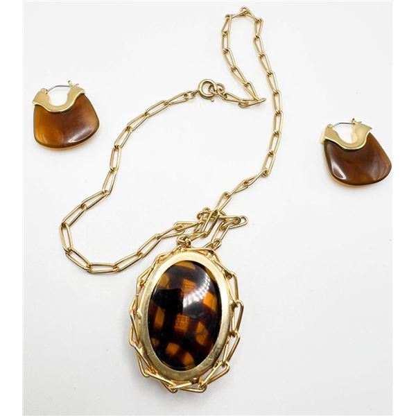 STUNNING CAMEO PENDANT NECKLACE