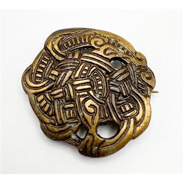 C- CLASP SCROLL WORK HEAVY BROOCH