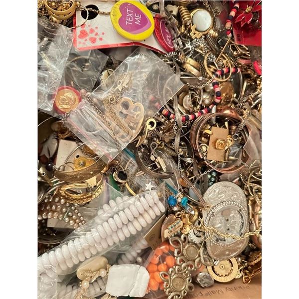 LARGE TREASURE BOX  !!! FAST SHIPPING !