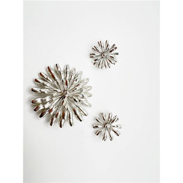 SILVER TONE BROOCH SET / EARRINGS