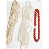 Image 2 : 3 VINTAGE PEARL LIKE NECKLACES