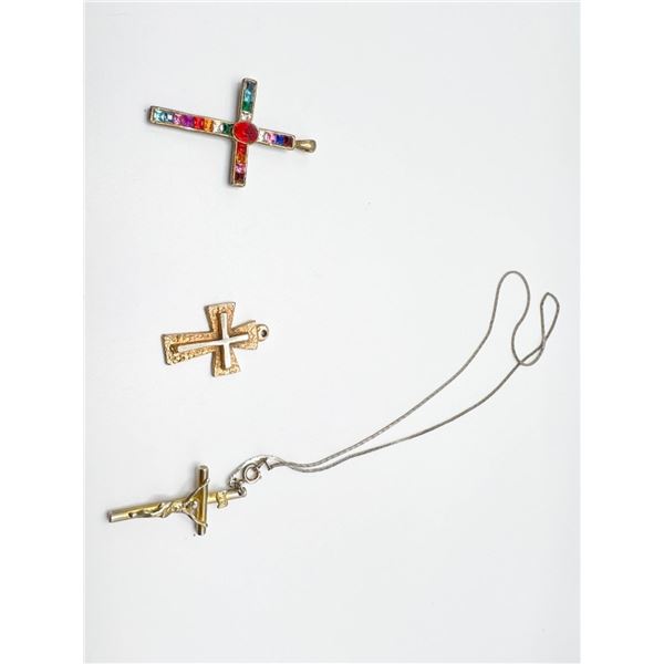 3 CROSS PENDANTS MULTI COLOR!