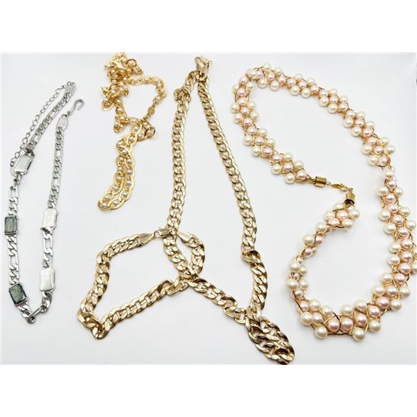 4 NECKLACES0 FAUX PEARL
