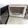 Image 2 : Sylvania Microwave Oven