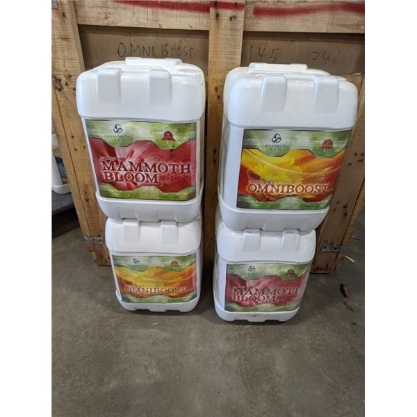 LOT OF NEW LIQUID FERTILIZER 2 MAMMOTH BLOOM (24L) AND 2 OMNIBOOST (24L)