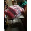 Image 1 : 3 RED PILLOWS