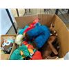 Image 2 : 2 BOXES OF STUFFED ANIMALS