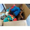 Image 3 : 2 BOXES OF STUFFED ANIMALS