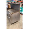Image 2 : ROYAL COMMERCIAL COOKING 4 BURNER GAS RANGE, DOUBLE OVEN - WORKING