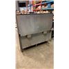 Image 9 : ROYAL COMMERCIAL COOKING 4 BURNER GAS RANGE, DOUBLE OVEN - WORKING