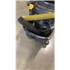 Image 2 : STAINLESS DEWALT SHOP VAC TESTED AND WORKING