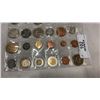 Image 3 : TRAY OF COINS AND TOKENS