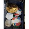 Image 2 : LUGGAGE BAG WITH DISHES, CHARGER PLATES