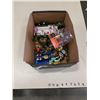 Image 1 : TRAY OF ACTION FIGURES, NINJA TURTLES, STARWARS PEZ DISPENSER