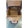 Image 2 : 4 RATTAN BASKET ORGANIZER RACK