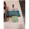 Image 2 : TRAY OF COLLECTIBLES, VINTAGE DUST PAN, SLINKY