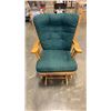 Image 1 : 4 POST GLIDING ROCKING CHAIR