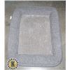 Image 1 : LARGE KIRKLAND GREY DOG BED