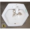 Image 2 : PORCELAIN KOHLER SINK WITH TAPS