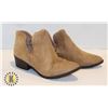 Image 2 : NEW LADIES SIZE 8 ANKLE FASHION BOOT