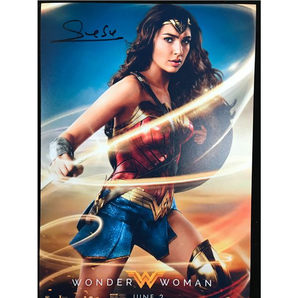 GAL GADOT SIGNED WONDER WOMAN 8 X 10 (RA COA)