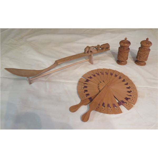 Carved Wooden Salt & Pepper Shakers, Round Fan & Catapult w/ Bear Décor