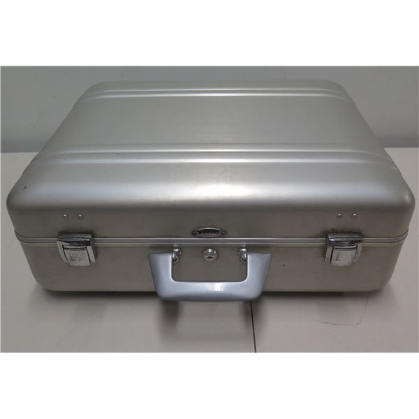 Zero Centurion Elite Aluminum Locking Hinged Case (w/ Keys)
