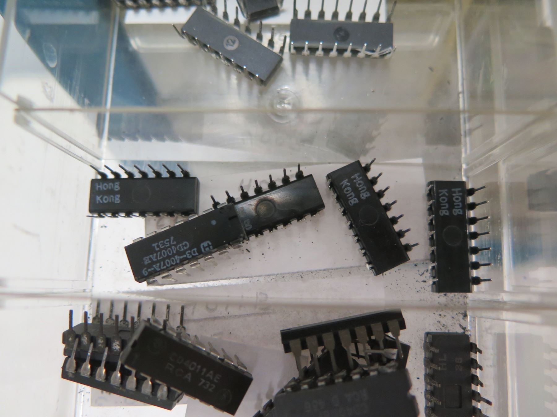 Multiple Resistor Chip Multiple Transistors, Capacitors, Chips, Resistors, etc in Organizer ...