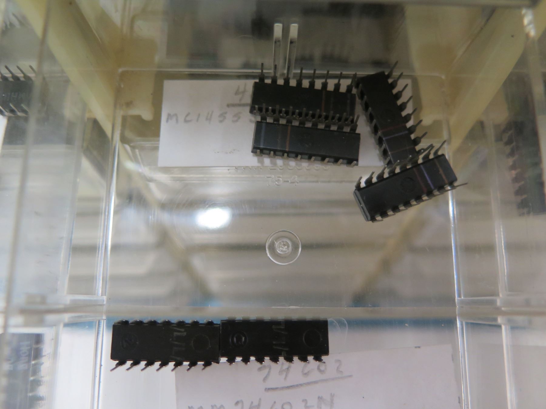 Multiple Resistor Chip Multiple Transistors, Capacitors, Chips, Resistors, etc in Organizer ...