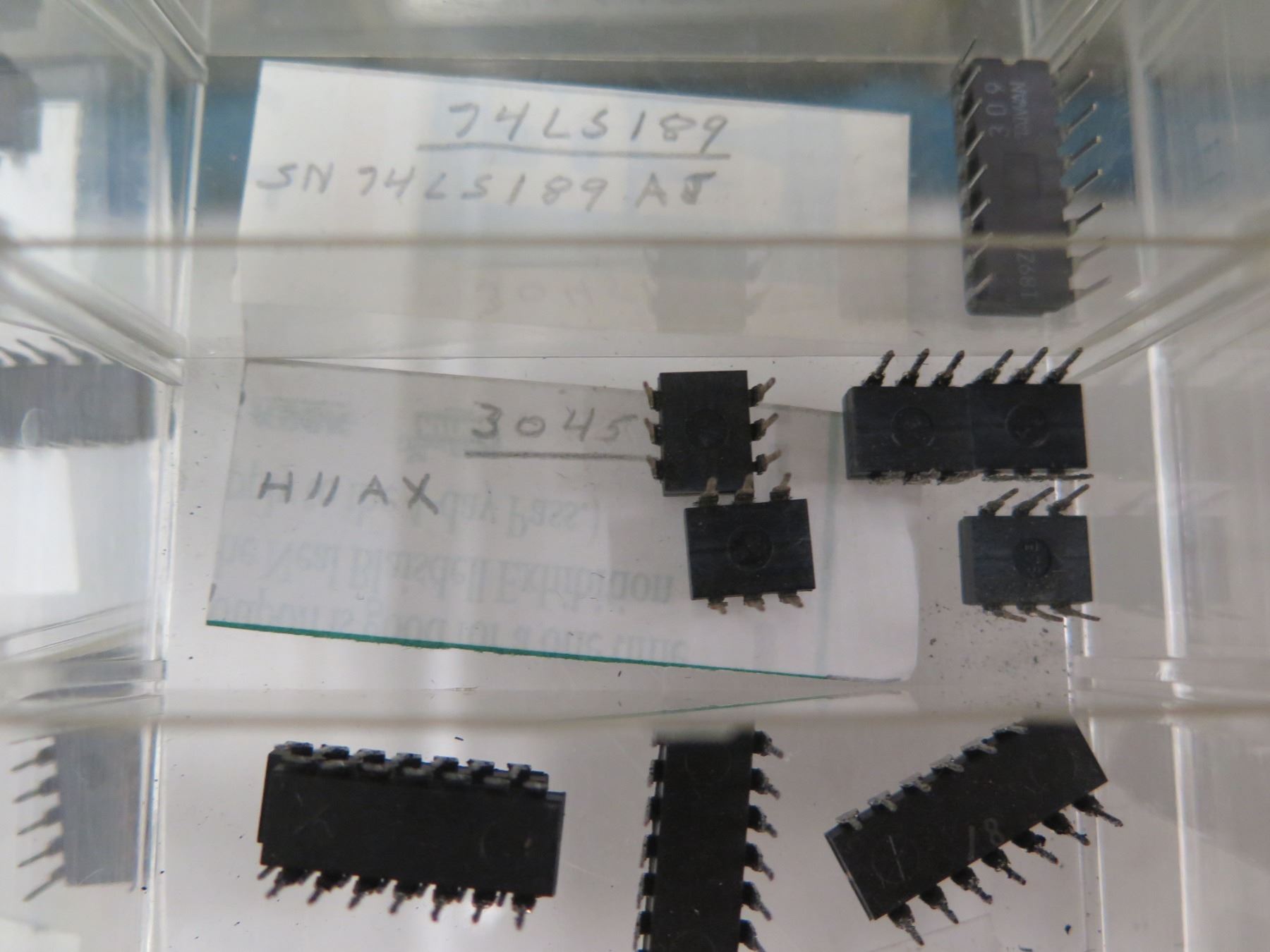 Multiple Resistor Chip Multiple Transistors, Capacitors, Chips, Resistors, etc in Organizer ...