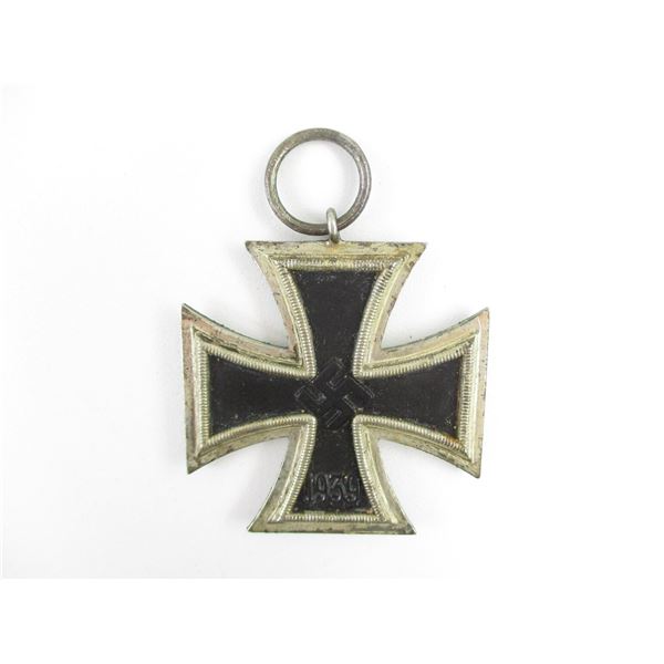WWII GERMAN IRON CROSS MEDAL