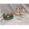 Image 1 : 2 Older salt n pepper shakers