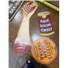 Image 4 : 4 cardboard advertising pictures - Magic baking powder & Gillett's - General Store (3 small pc's are