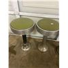 Image 2 : 4 Café green swivel stools