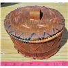 Image 1 : Birch Bark Basket: Traditional/Hand Made Dyed Binding 8" Dia.x6" Tall