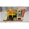 Image 1 : Vintage "Fisher Price" parking ramp & service center playset toy
