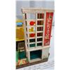 Image 6 : Vintage "Fisher Price" parking ramp & service center playset toy
