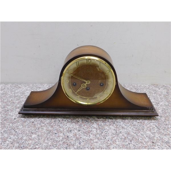 Vintage Solar Mantle Clock With Key WORKS