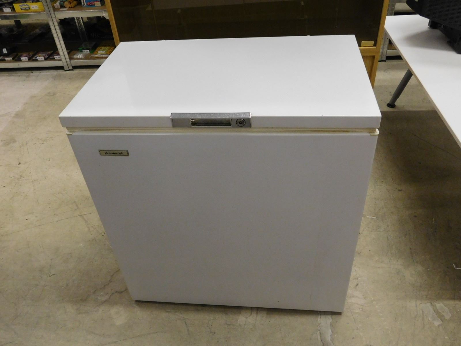 Deep Freezer Ice Box Beaumark Apartment Sized 34" Wide 21.5" Deep 37" Tall