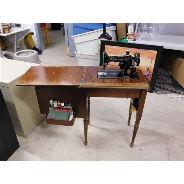 Vintage Singer Sewing Machine and Table EE633730