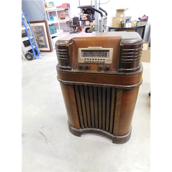 Vintage Floor Standing Radio Philco 9A Wooden