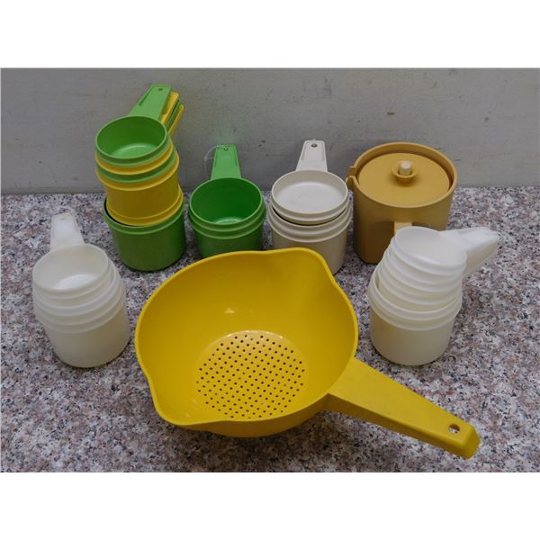 Vintage Retro MCM Tupperware Kitchen Measuring Cups and Strainer
